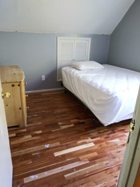 916 Ackerman Ave-Unit -Room 9 in Syracuse, NY - Foto de edificio