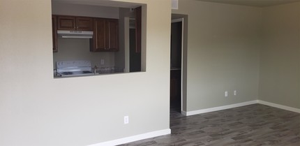 1346 E Mountain View Rd-Unit -208 in Phoenix, AZ - Building Photo - Building Photo