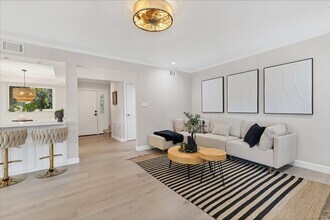 1940 Rain Forest Trail in Sarasota, FL - Building Photo - Building Photo