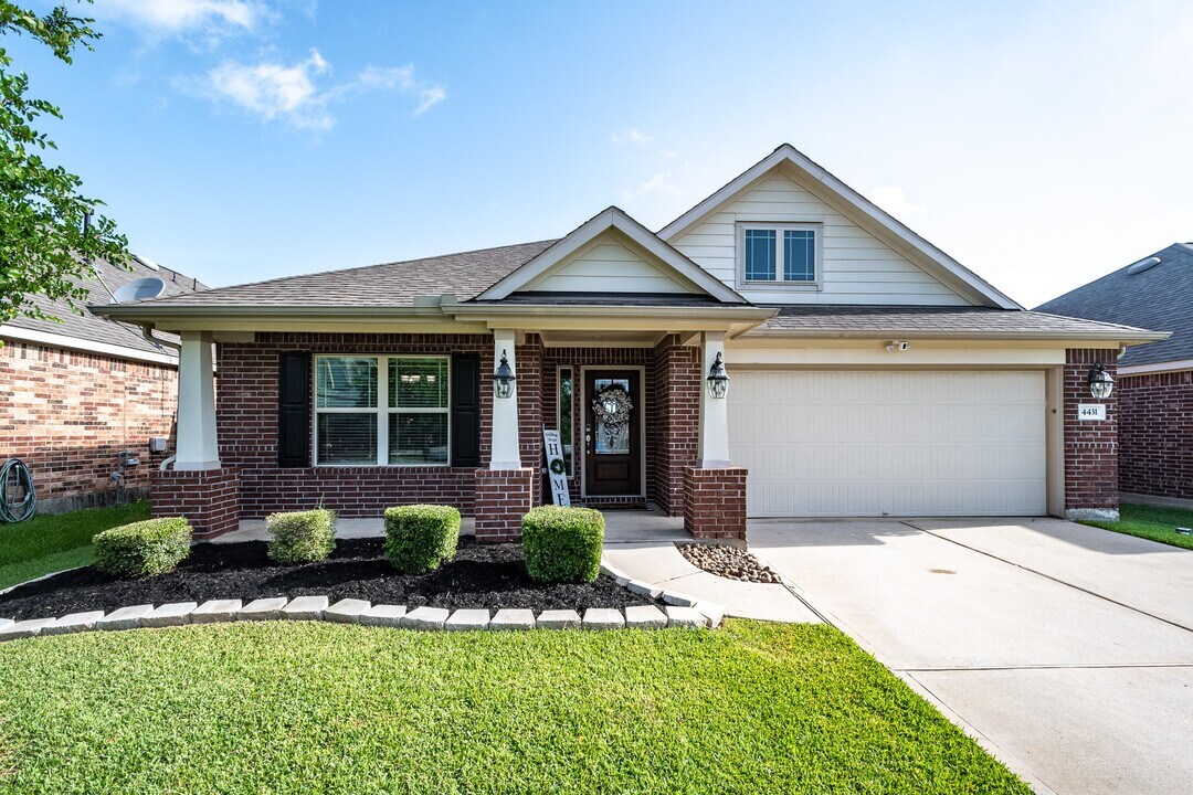 4431 Ambrosia Ln in Baytown, TX - Building Photo