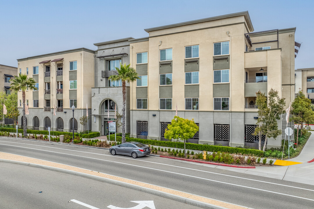 Oxford Flats in Oxnard, CA - Building Photo