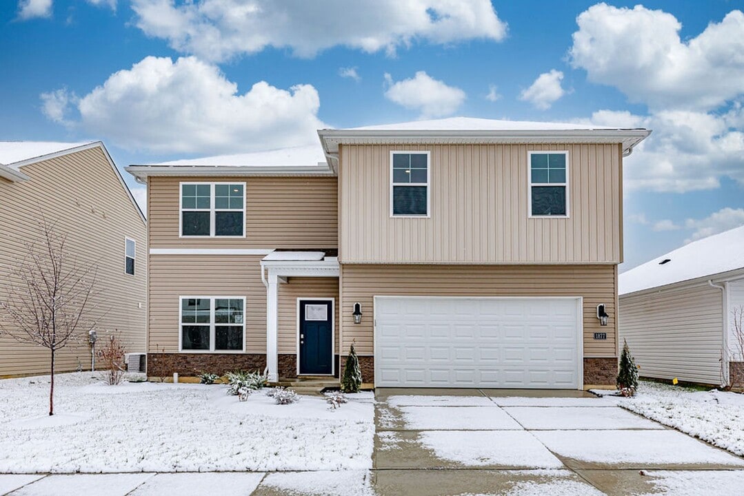 1877 Snowy Ln in Oxford, OH - Building Photo