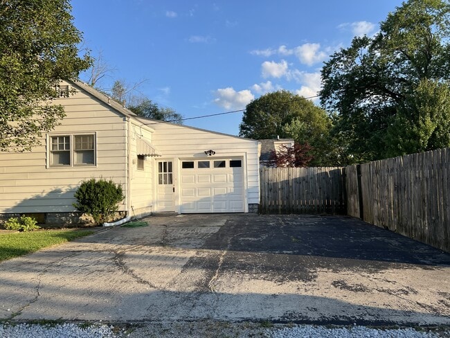 2021 N Maplewood Ave in Muncie, IN - Building Photo - Building Photo