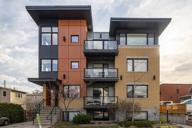 9 Chapleau Av in Ottawa, ON - Building Photo - Building Photo