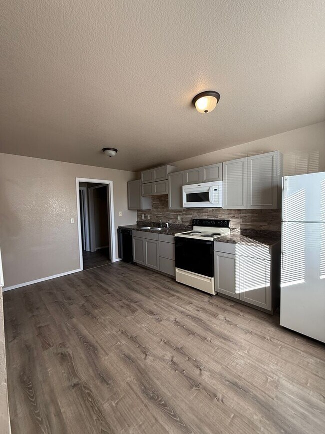 1717 Oakshire Ln-Unit -A in Pueblo, CO - Building Photo - Building Photo