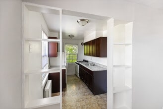 3320 11th Pl SE, Unit 201 in Washington, DC - Building Photo - Building Photo