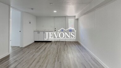 630 N Skyline Dr in Tacoma, WA - Building Photo - Building Photo