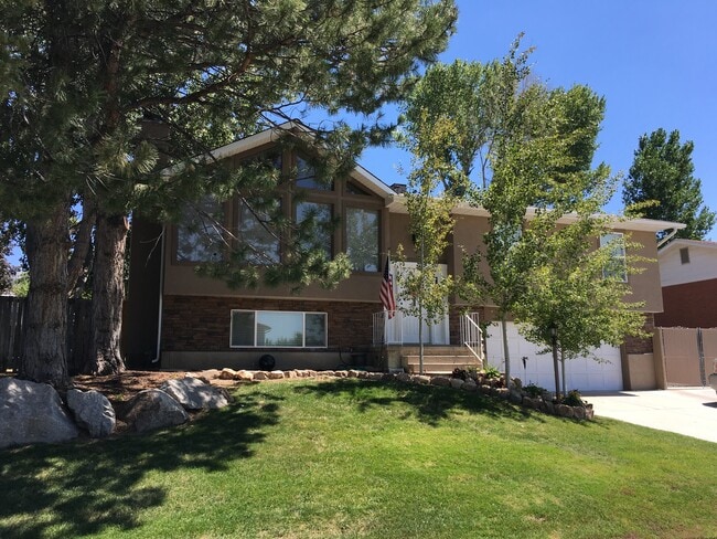 11265 Windy Peak Ridge Drive, Unit 11265 Windy Peak Ridge Drive in Sandy, UT - Building Photo - Building Photo