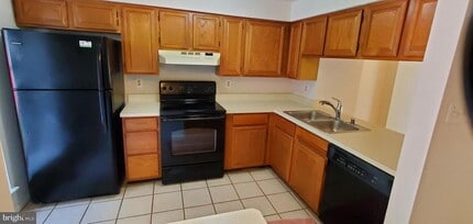 1580 Poplar Grove Dr in Reston, VA - Building Photo - Building Photo