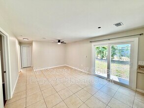 1023 Lillian St in Venice, FL - Building Photo - Building Photo