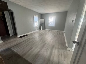 2449 Fairport Ave in Dayton, OH - Foto de edificio - Building Photo