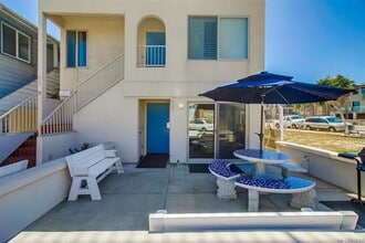 803 El Carmel Pl in San Diego, CA - Building Photo - Building Photo