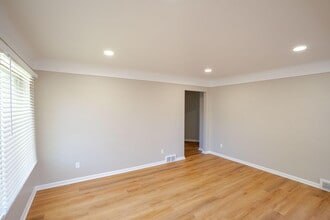 26308 Cubberness St in St. Clair Shores, MI - Building Photo - Building Photo