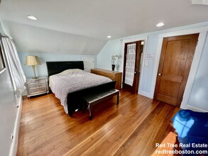 55 Woodcliff Rd, Unit 2 in Newton, MA - Building Photo - Building Photo