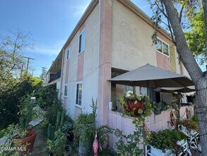 4958 Riverton Ave, Unit 6 in Los Angeles, CA - Building Photo - Building Photo
