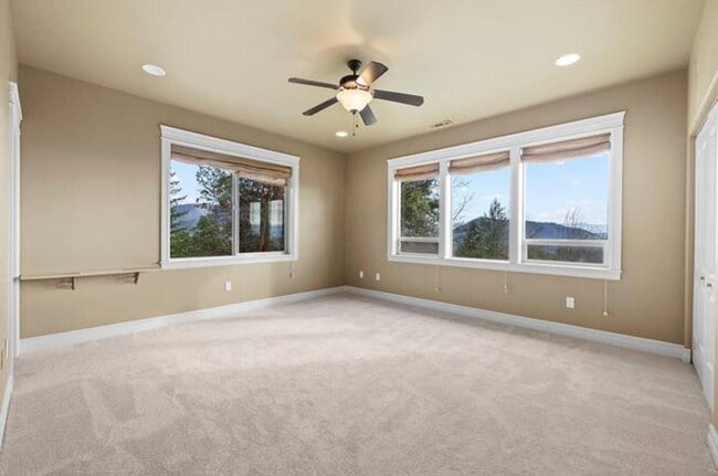940 Palomino Dr in Grants Pass, OR - Building Photo - Building Photo