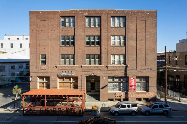 923 E 3rd St in Los Angeles, CA - Building Photo - Building Photo