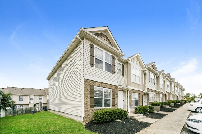 8035 Logan Dr in La Vergne, TN - Building Photo - Building Photo