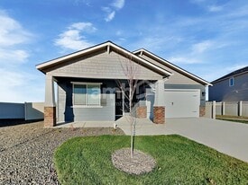 1565 N Barkvine Ave in Star, ID - Building Photo