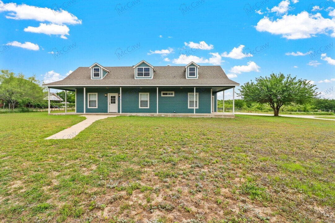 1463 Ragle Rd in Weatherford, TX - Foto de edificio