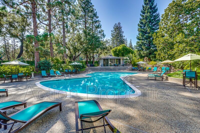 101 Alma St in Palo Alto, CA - Building Photo