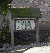 Grant Manor in Tigard, OR - Building Photo - Building Photo