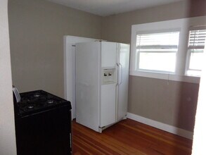537 Reeves Ave in Yuba City, CA - Foto de edificio - Building Photo