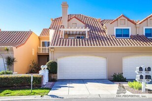 6126 Eaglecrest Dr in Huntington Beach, CA - Building Photo