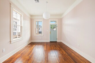 2015 Kerlerec St, Unit 2015 in New Orleans, LA - Foto de edificio - Building Photo