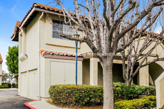 23321 La Crescenta in Mission Viejo, CA - Building Photo - Building Photo