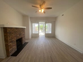 1053 W Columbia Ave in Chicago, IL - Building Photo - Building Photo