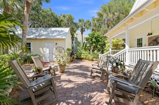 1240 Palmetto Ct in Vero Beach, FL - Building Photo - Building Photo