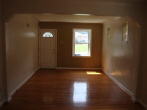 1200 Watts St in University City, MO - Building Photo - Building Photo