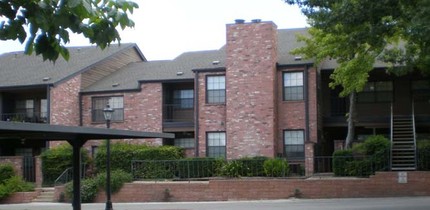 Woodside Condominiums in San Antonio, TX - Building Photo - Building Photo