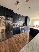 906 Thornwood Dr in St. Charles, IL - Building Photo