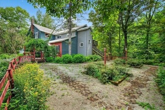 485 Brook Rd, Unit 3 in Danby, VT - Building Photo - Building Photo