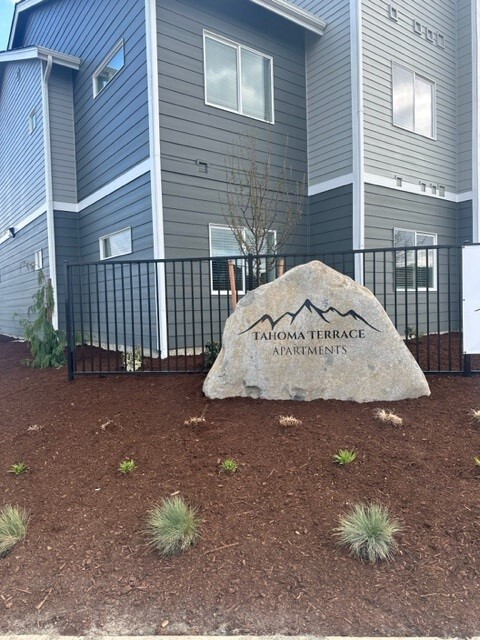 Tahoma Terrace in Yelm, WA - Foto de edificio - Building Photo