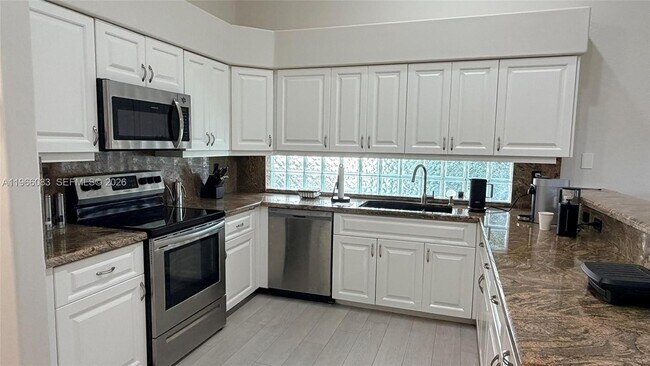 582 Spinnaker in Weston, FL - Building Photo - Building Photo