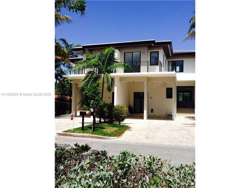 472 Fernwood Rd in Key Biscayne, FL - Building Photo