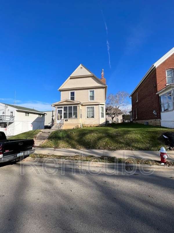 850 Nevada St in Dubuque, IA - Building Photo - Building Photo