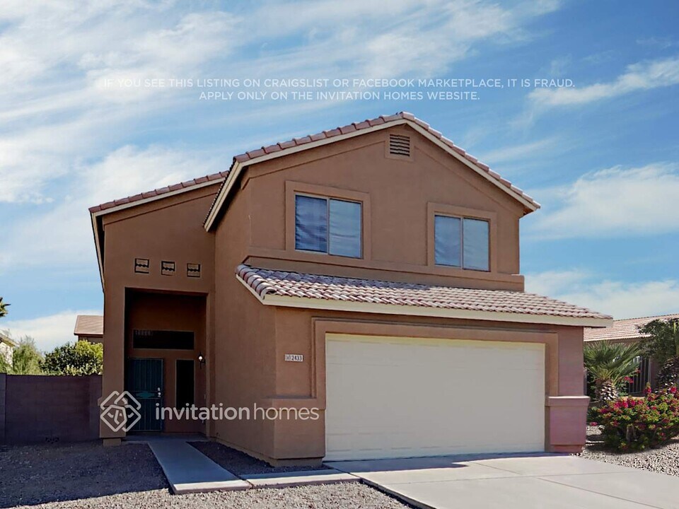 2433 N 114th Ave in Avondale, AZ - Foto de edificio