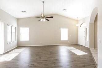 5158 W Vista Ave in Glendale, AZ - Building Photo - Building Photo