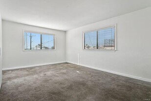 179 Bay Shore Ave in Long Beach, CA - Building Photo