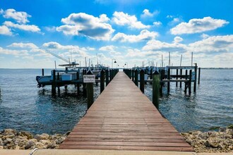 3267 NE Catamaran Terrace in Jensen Beach, FL - Foto de edificio - Building Photo