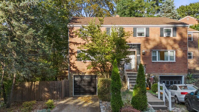 1051 Maple Heights Rd in Pittsburgh, PA - Building Photo - Building Photo