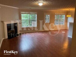 736 Shadow Lake Dr in Lithonia, GA - Foto de edificio - Building Photo
