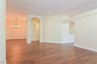 214 Vestavia Dr in Venice, FL - Foto de edificio - Building Photo