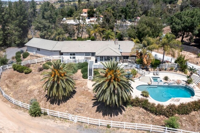 property at 36900 Vía Broza