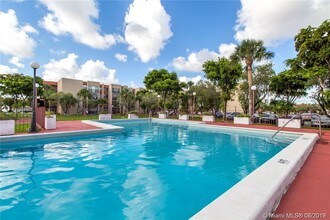 9401 SW 4th St-Unit -112 in Miami, FL - Building Photo - Building Photo