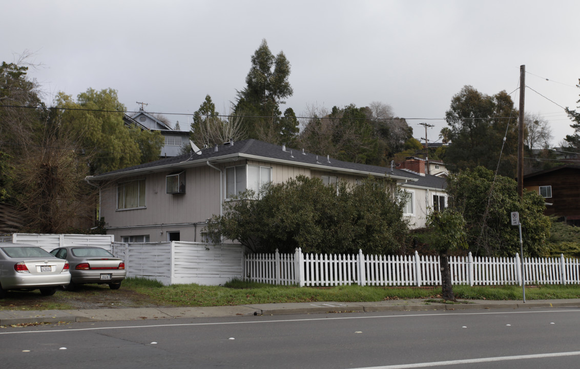 3510 Deer Hill Rd in Lafayette, CA - Building Photo